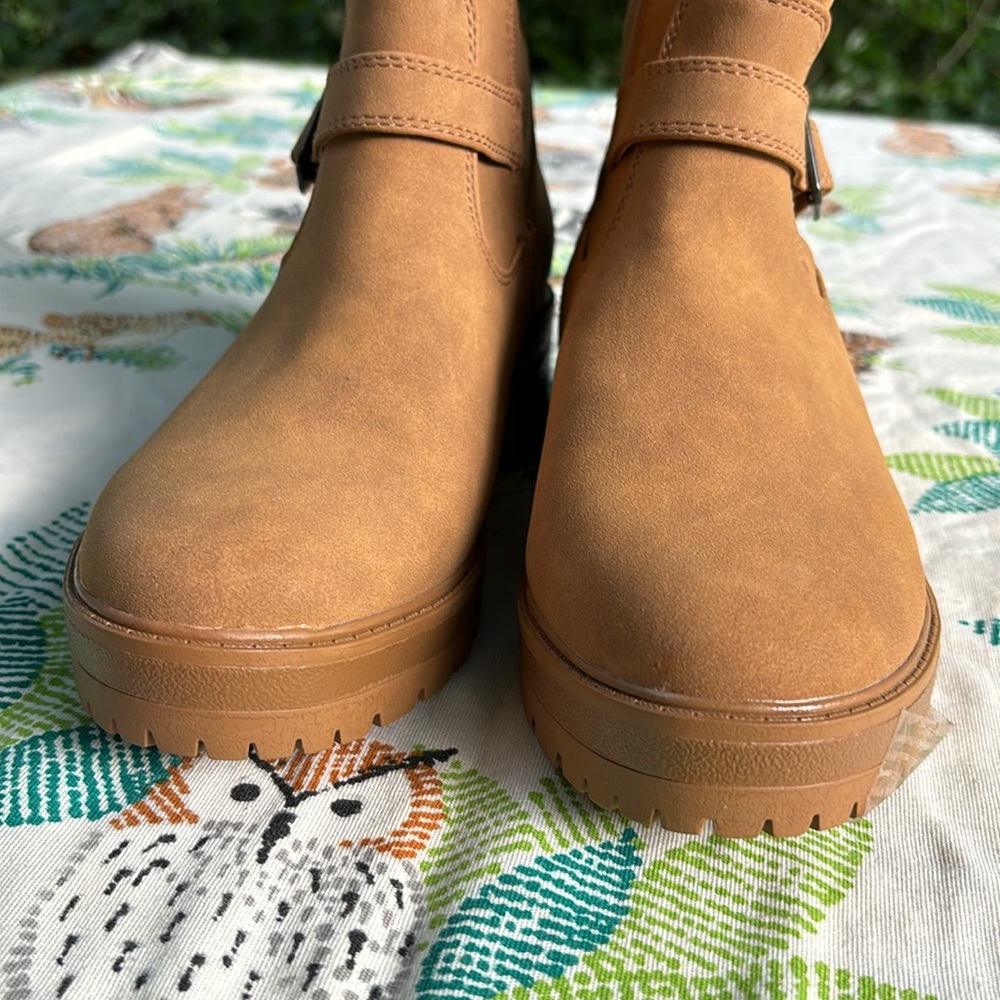 NWT Soul Naturalizer Newport Tan Faux Suede Zip Up Boots Buckles Soft Lining 7.5